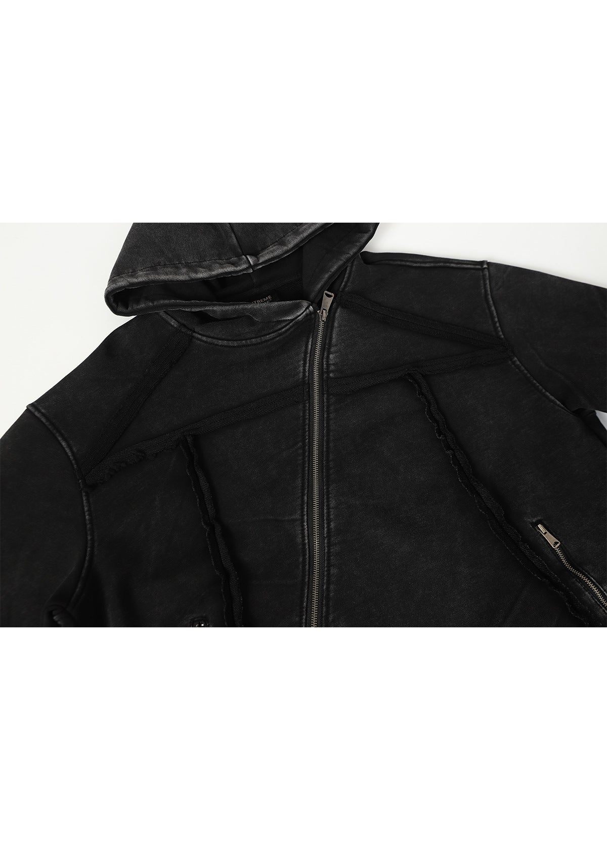 Dekonstruierter asymmetrischer Hoodie