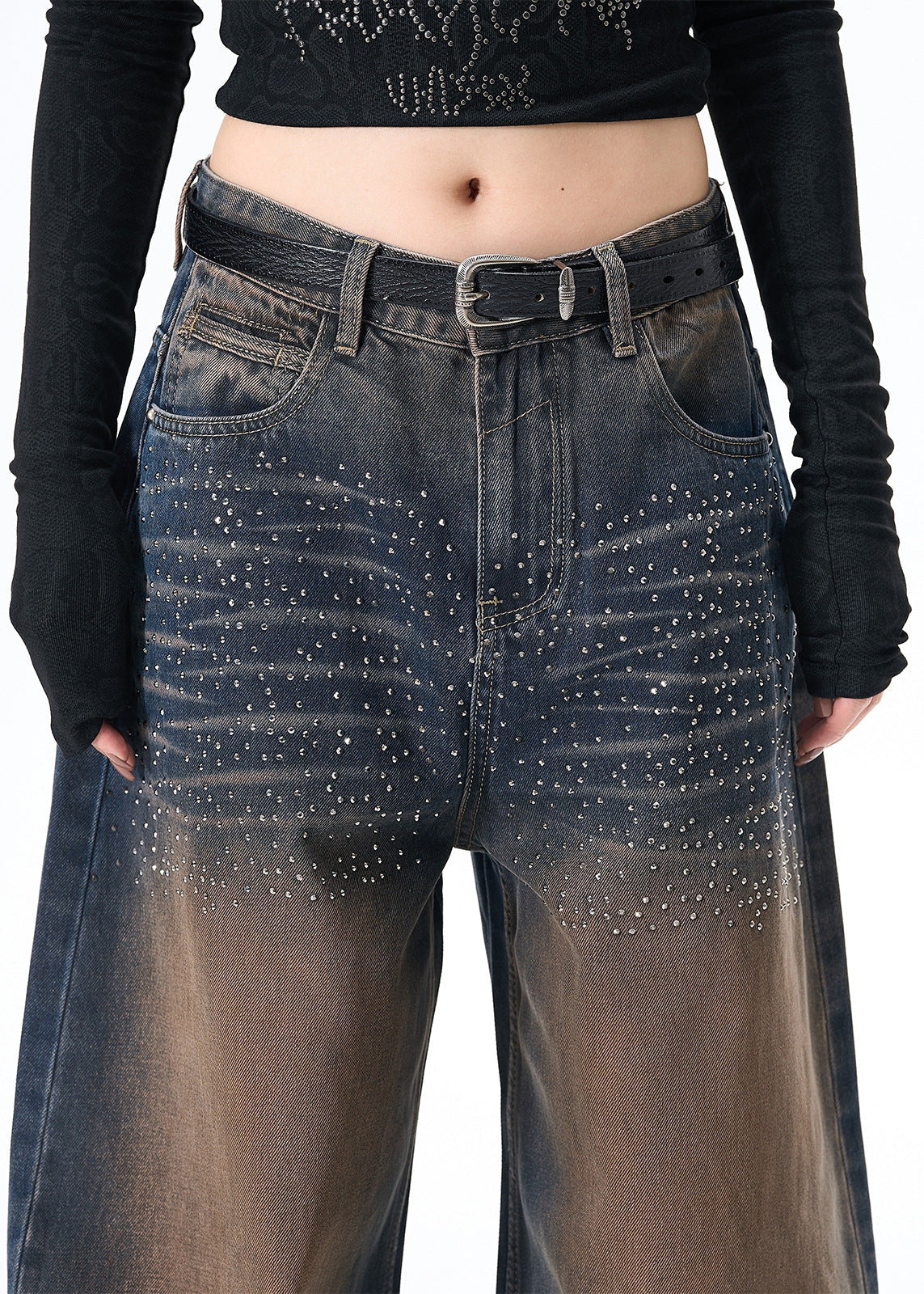 Strassbesetzte Jeans aus gewaschenem Denim